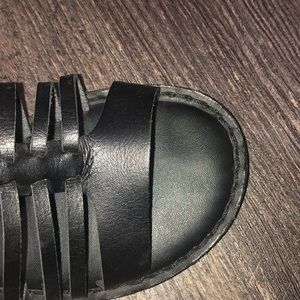 AMERICAN EAGLE SANDALS